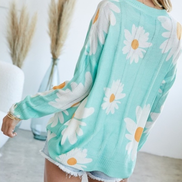 LAST CHANCE Lightweight Knit Daisy Sweater NWOT - Picture 7 of 13